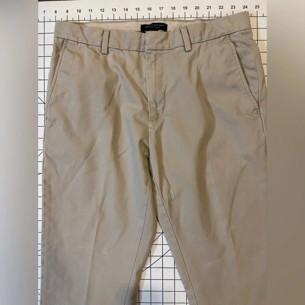 Banana Republic Men’s Size 32/30‎ Tan Aiden Chino Pants